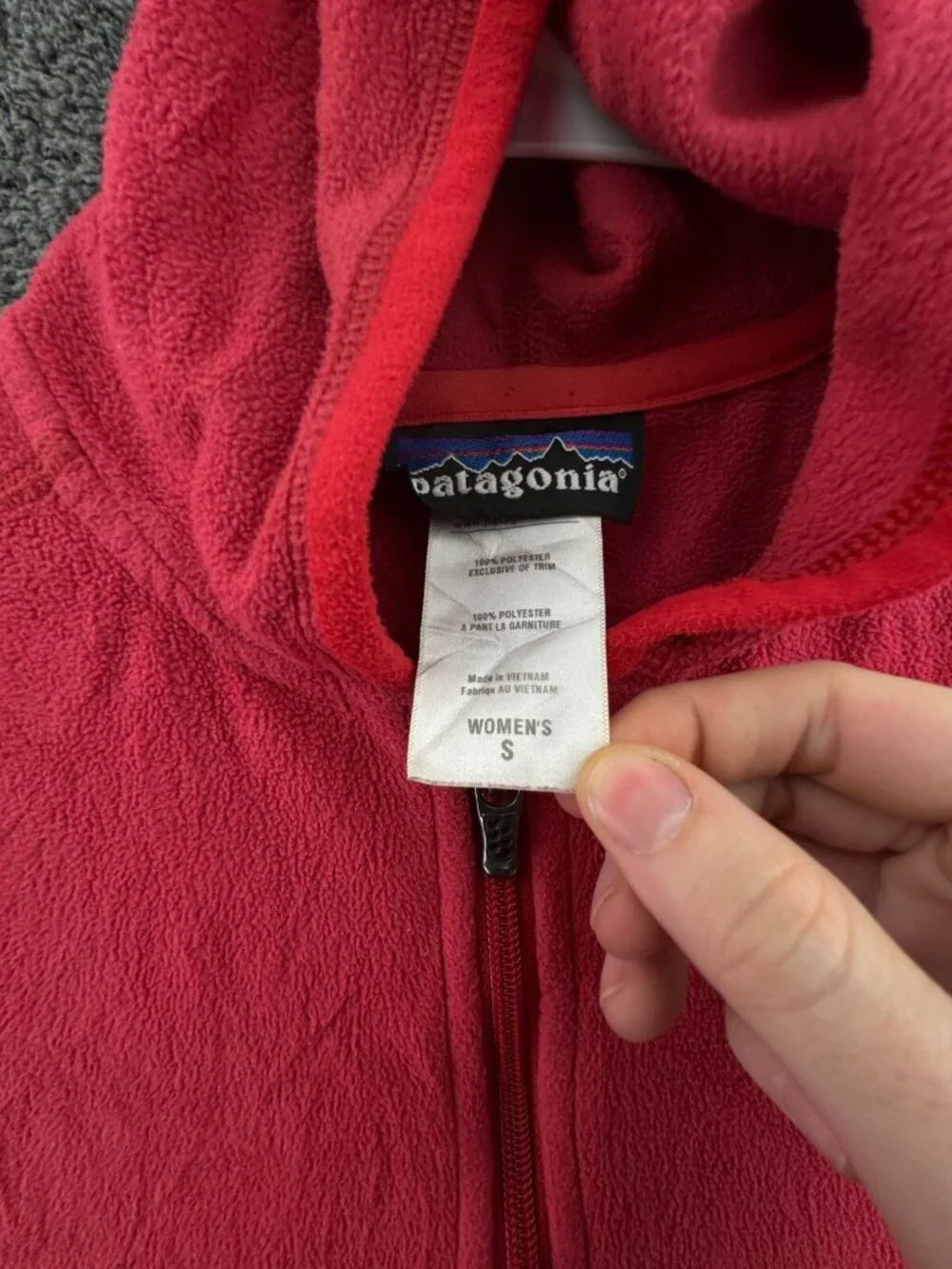 Patagonia Women’s Jacket Adult Fleece Red Hooded Small Full Zip W/ Logo, Pockets